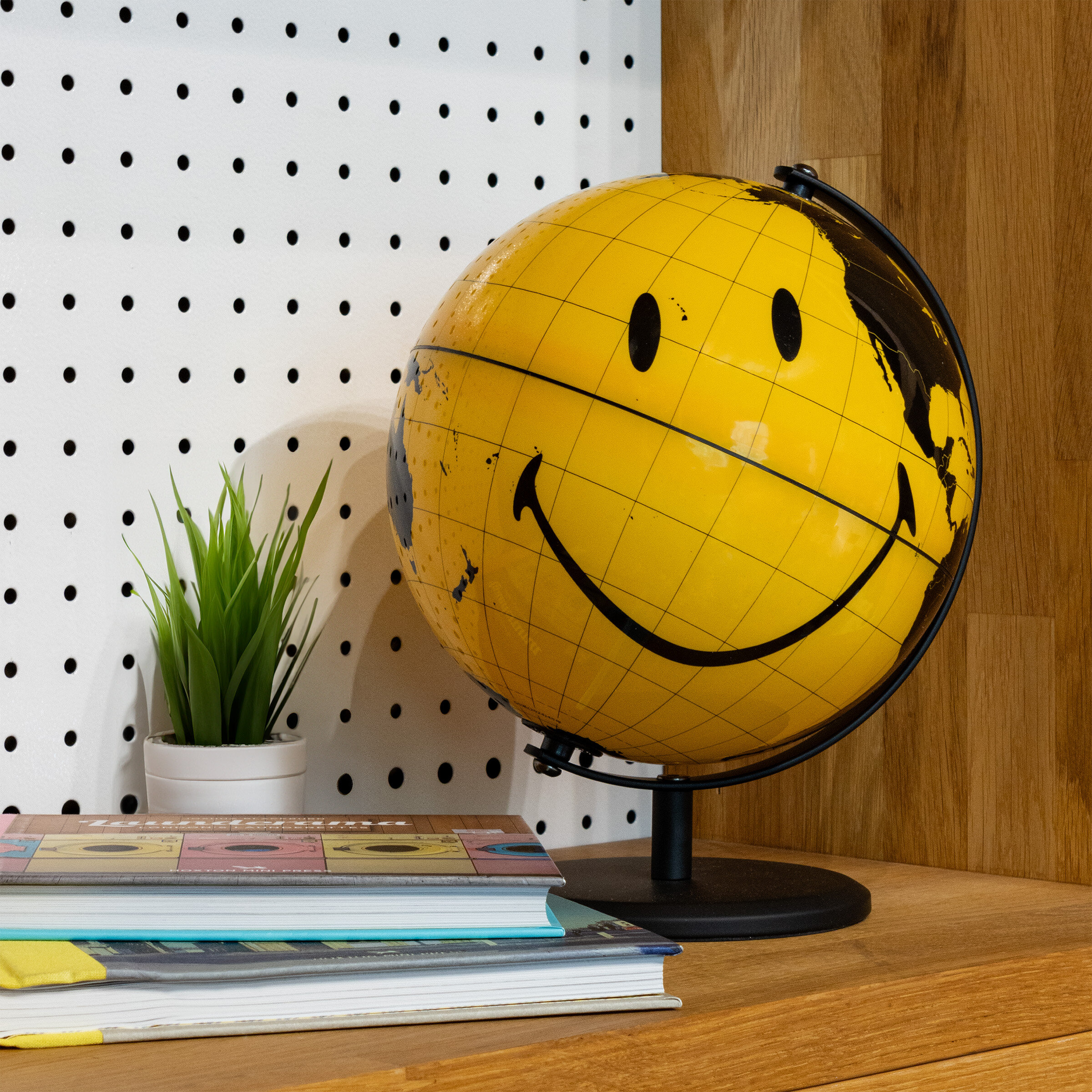 Smiley Globe Lifestyle